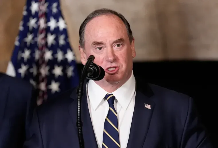 Pentagoni shkarkon Sekretarin e Marinës